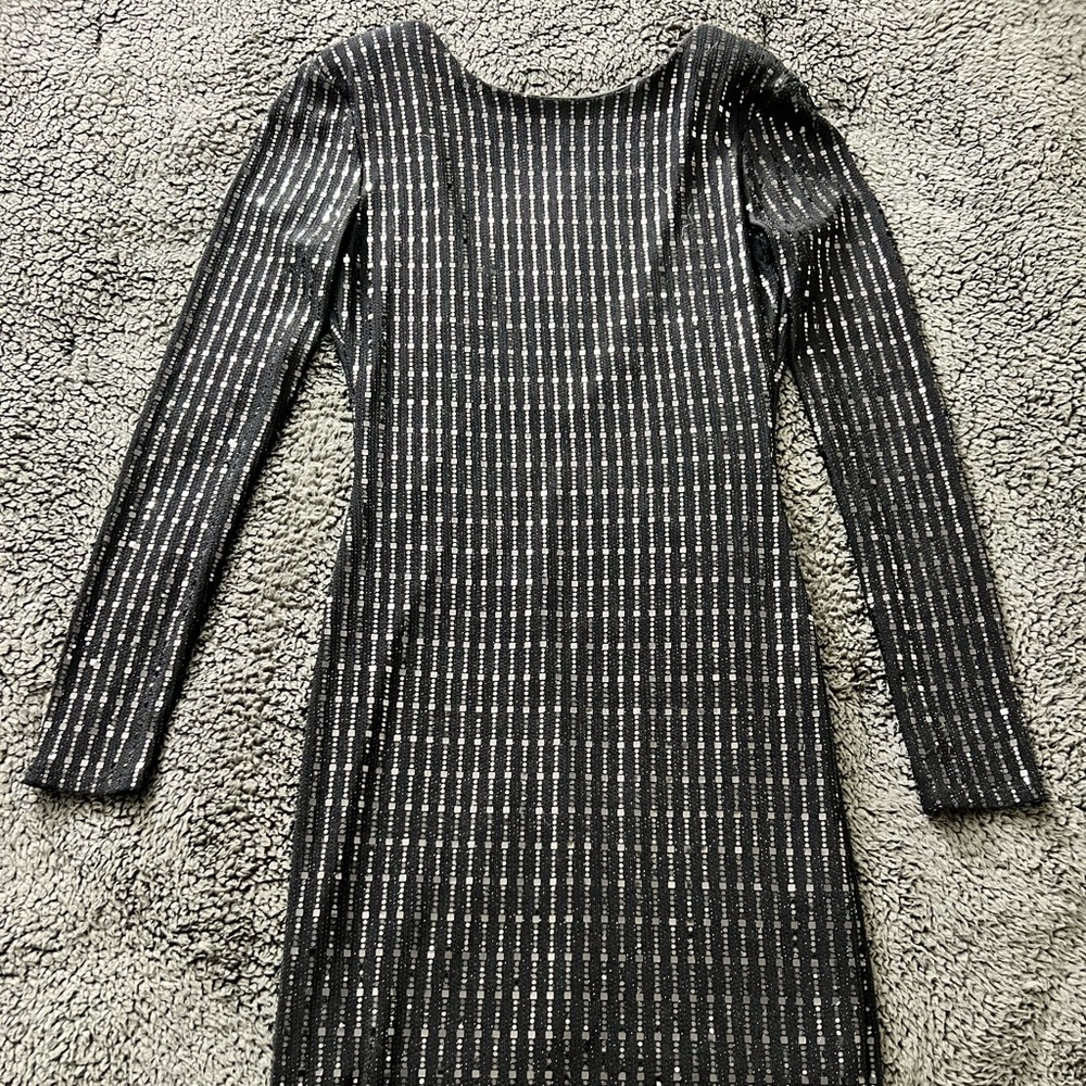 BLACK BACKLESS SEQUIN DRESS
